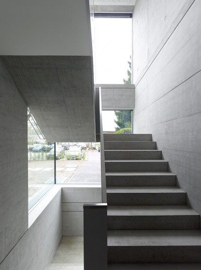 09-021_lausanne_13-411×550
